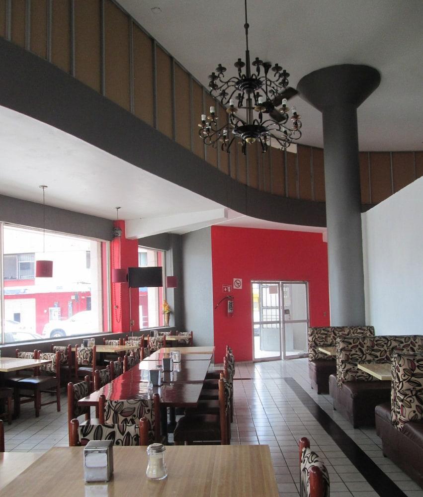 Hotel Oyo Nueva Galicia Guadalajara Esterno foto