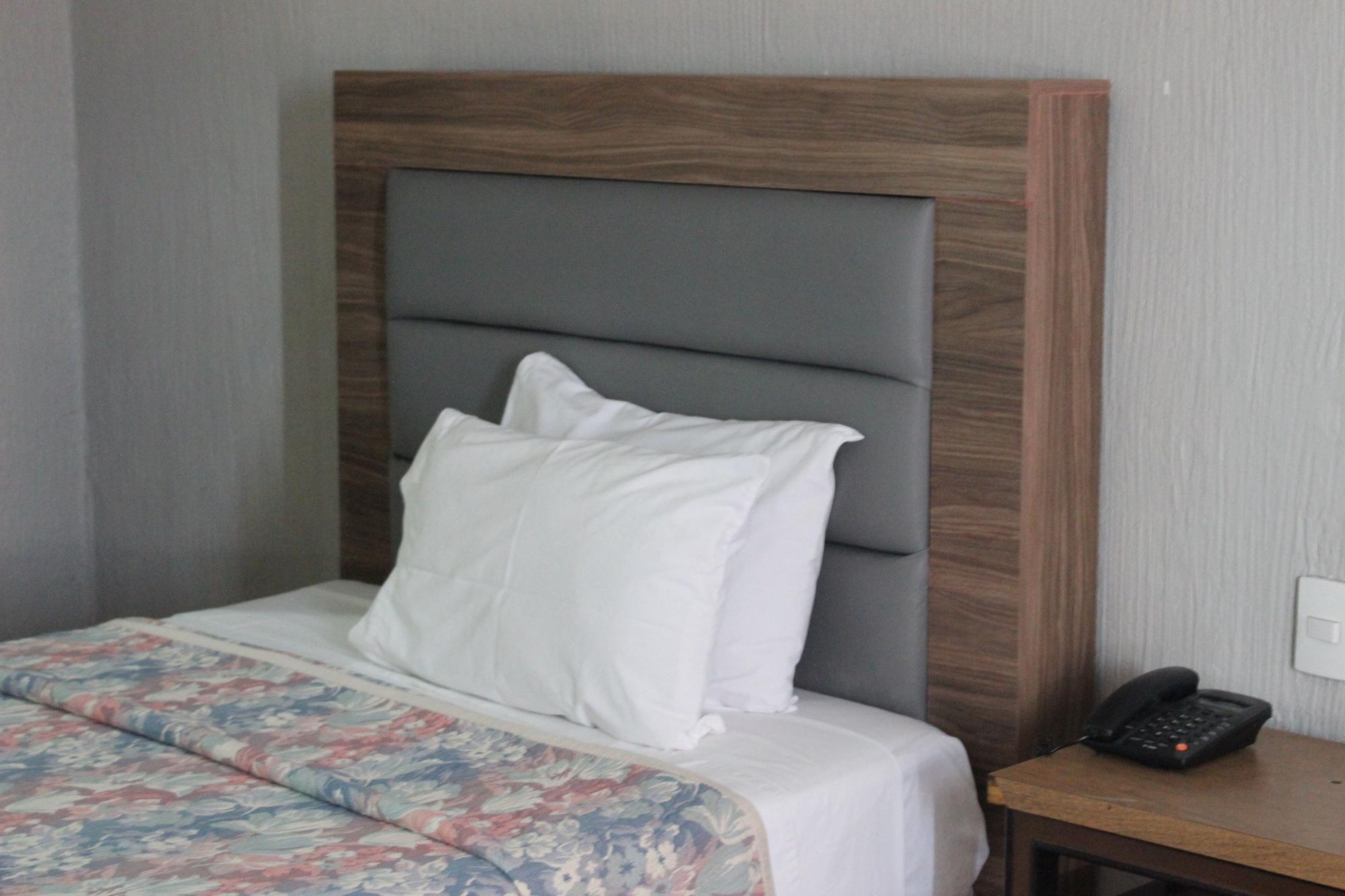 Hotel Oyo Nueva Galicia Guadalajara Esterno foto